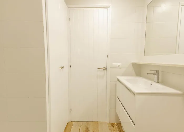 Gardens 1 Apartment *